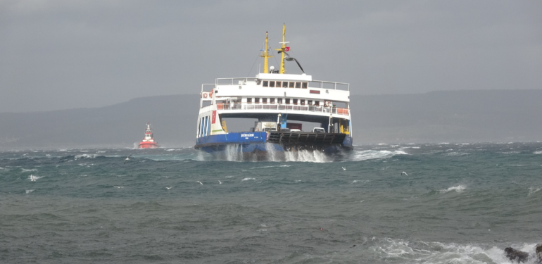 Çanakkale’de feribot seferleri iptal edildi