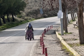 Bozcaada'da devlet ayıbı: Tekerli sandalye ile her gün 1 km gidiyor!