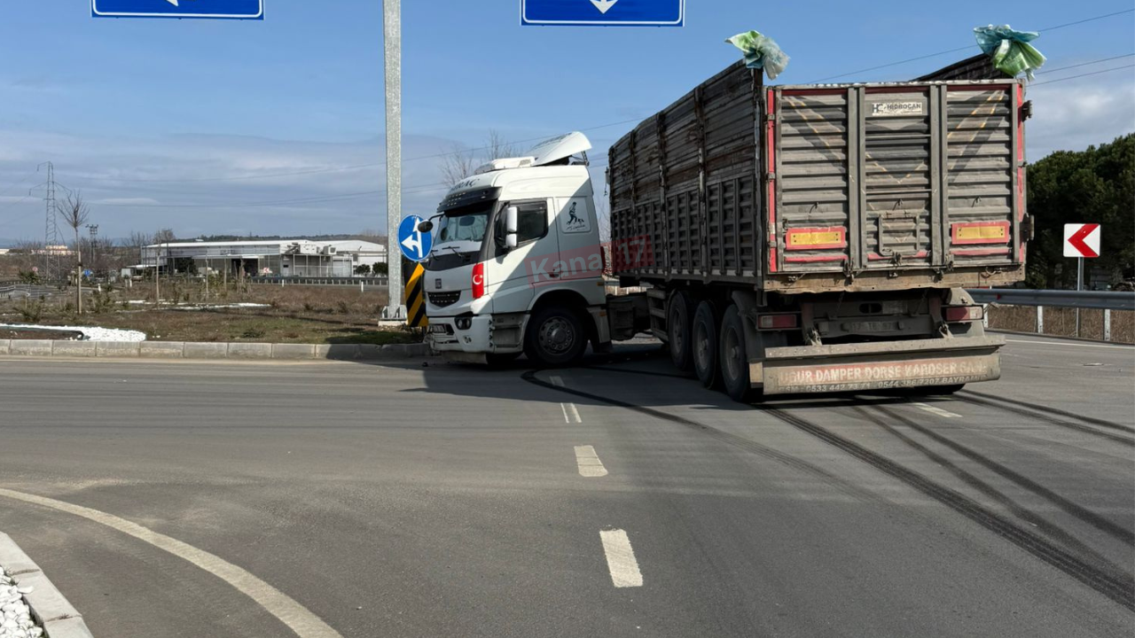Bayramiç’te sıkıştığı arabadan kurtarılmayı bekledi