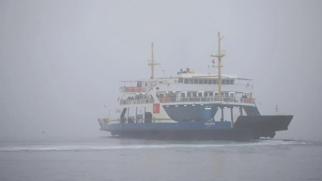 Çanakkale Boğazı’nda gemi geçişlerine kapatıldı