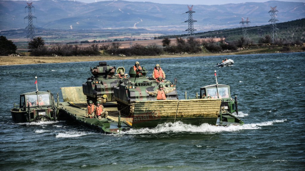 Çanakkale'de asker çıkartma tatbikatı yapıldı