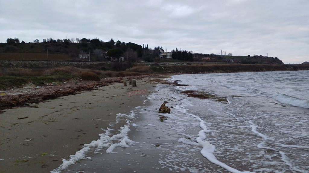 Çanakkale'de bir noktada daha deniz 5 metre çekildi