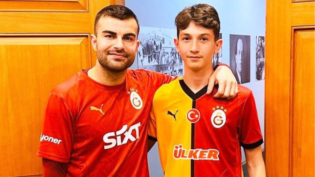 Çanakkaleli genç futbolcu Galatasaray'a transfer oldu