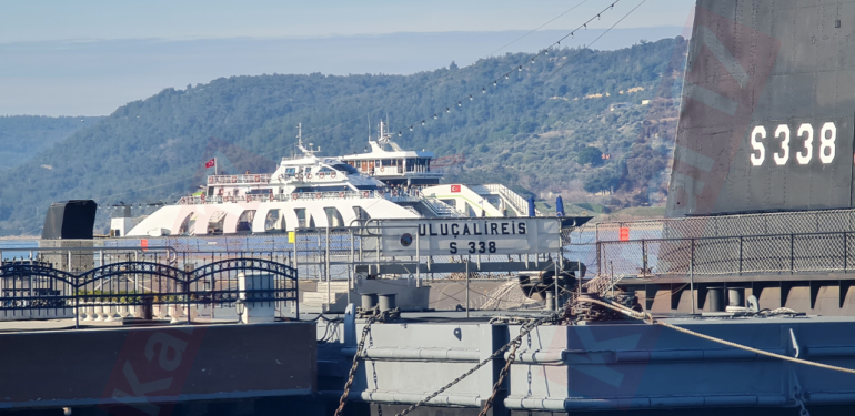 Çanakkale’de feribot sürüklendi: Başka feribot çekti