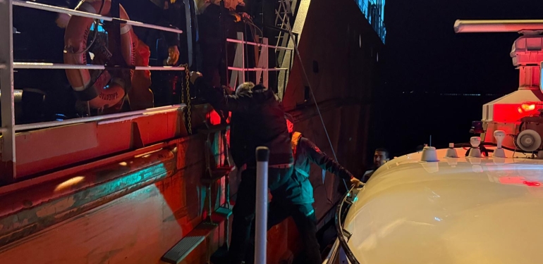 Çanakkale Boğazı’nda kalp krizi geçiren kaptan tahliye edildi