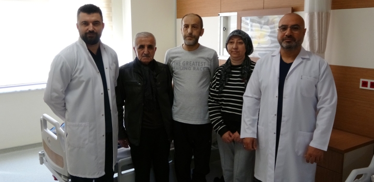 Çanakkale’de babasından oğluna ikinci can: Böbreğini verdi