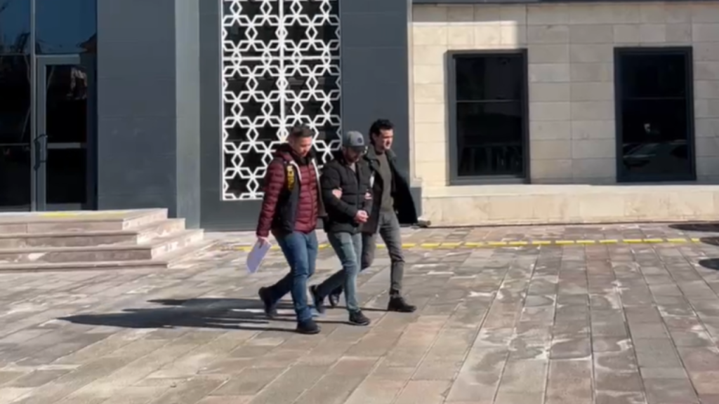 Çanakkale'de vatandaşları ‘Bankadan istediğiniz miktarda kredi çıkartırım' diyerek dolandırdı