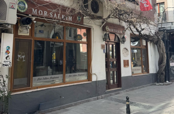 Çanakkale’nin en eski meyhanesi ‘Mor Salkım’ kapanıyor