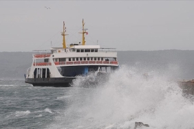 Çanakkale’ye fırtına uyarısı: Bazı seferler iptal edildi
