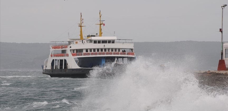 Çanakkale’ye fırtına uyarısı: Bazı seferler iptal edildi