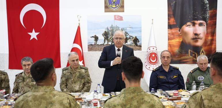 Deniz, Hava ve Kara Kuvvetleri Komutanları Çanakkale’de iftar yaptı