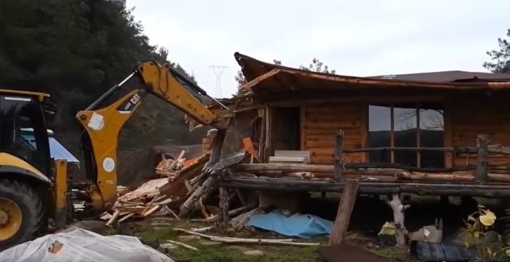 Çanakkale’de 12 kaçak yapının yıkımı gerçekleştirildi
