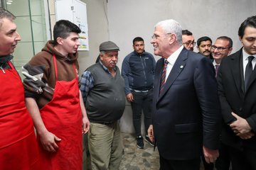 Müsavat Dervişoğlu Lapseki'de esnafları gezdi