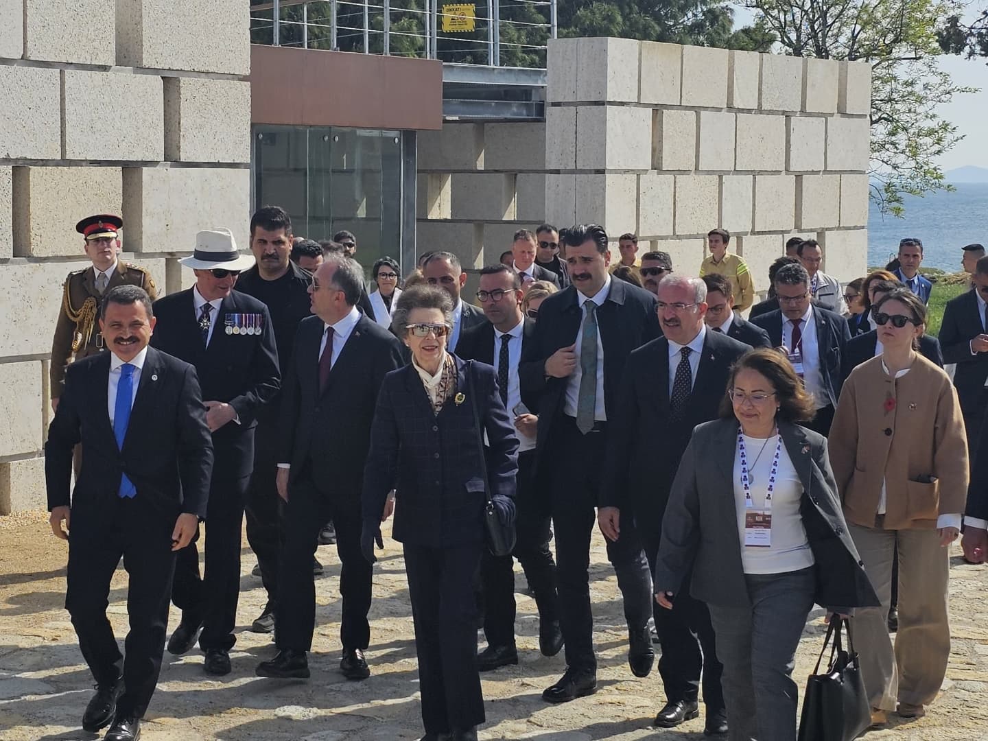 Birleşik Krallık Kraliyet Prensesi Anne, Seddülbahir Kalesi'ni ziyaret etti