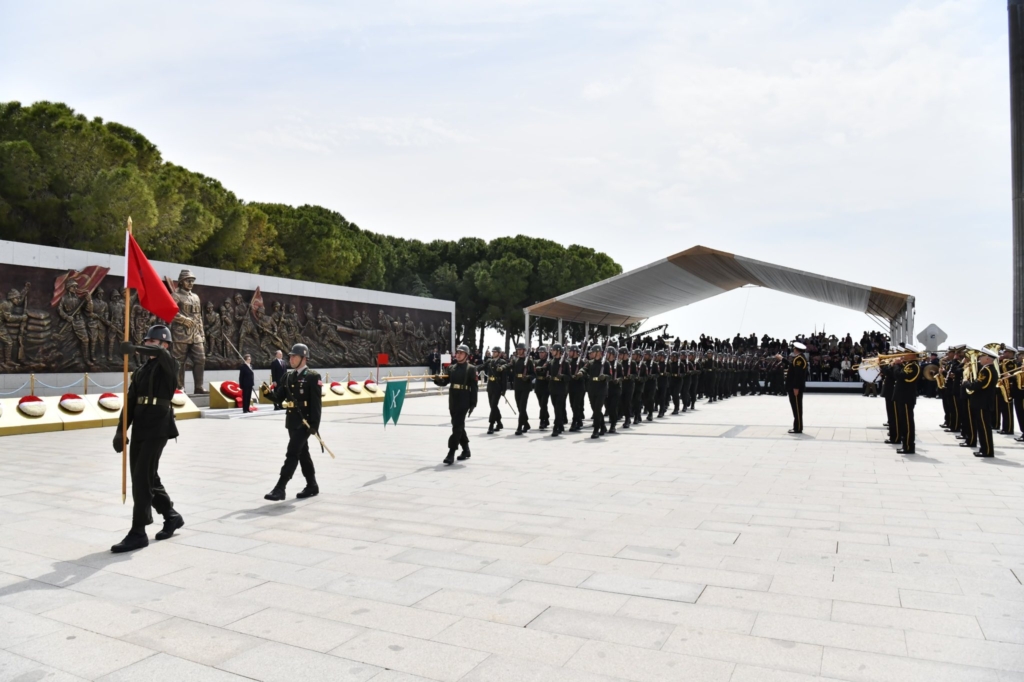 Çanakkale Kara Savaşları'nın 110'uncu yıl dönümünde şehitler anıldı