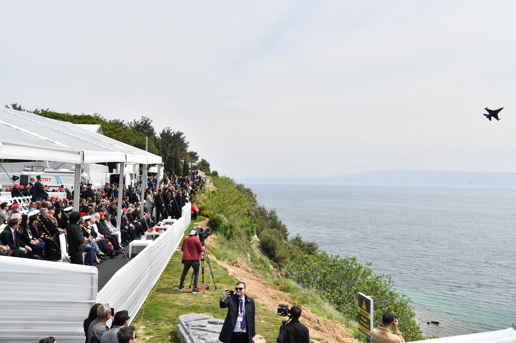 Çanakkale Kara Savaşları'nın 110'uncu yıl dönümünde şehitler anıldı