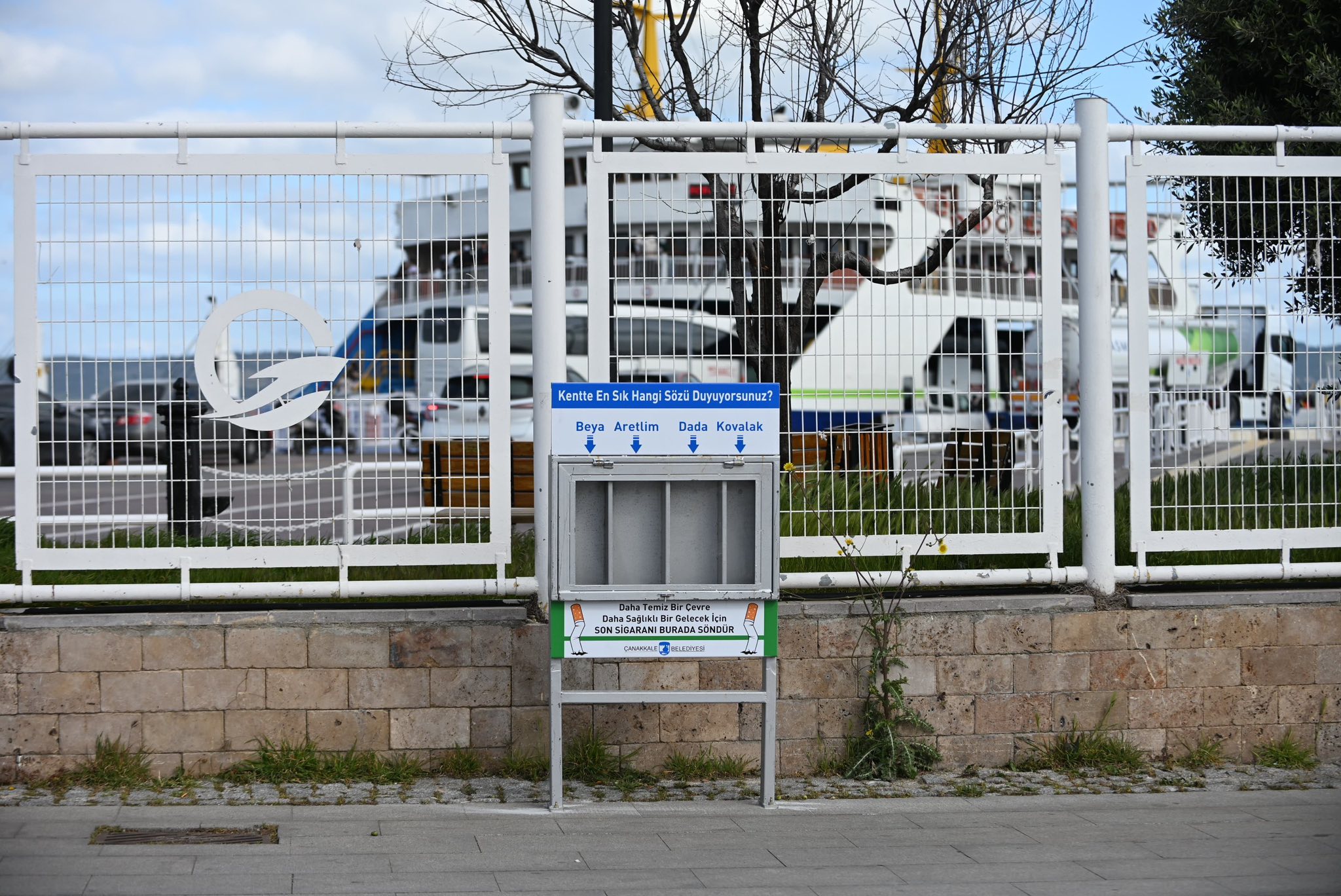 Çanakkale kordona sigara izmarit atık üniteleri yerleştirildi