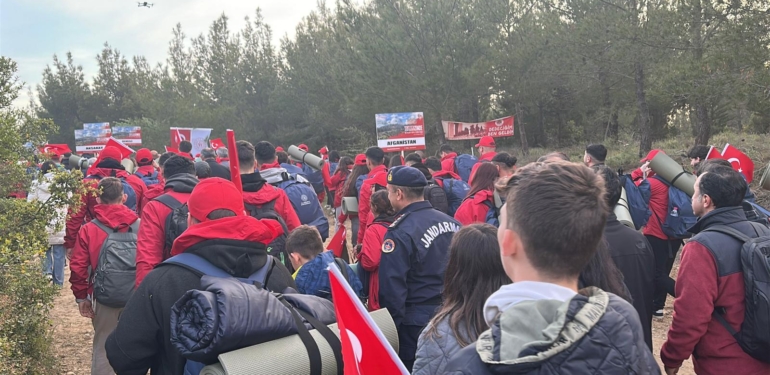 Çanakkale’de binlerce kişi 57’nci Alay’ın izinde yürüdü