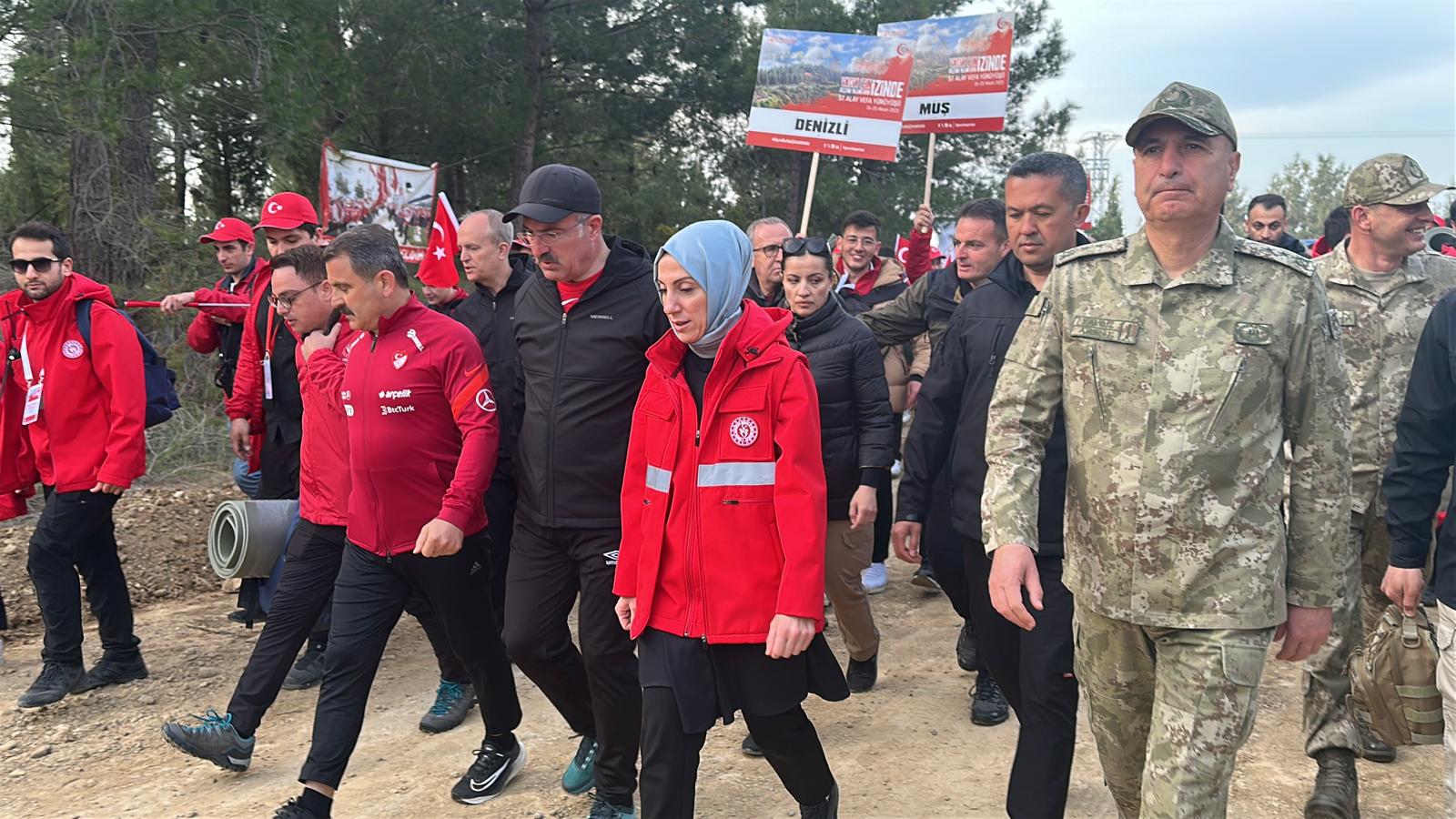 Çanakkale’de binlerce kişi 57’nci Alay’ın izinde yürüdü
