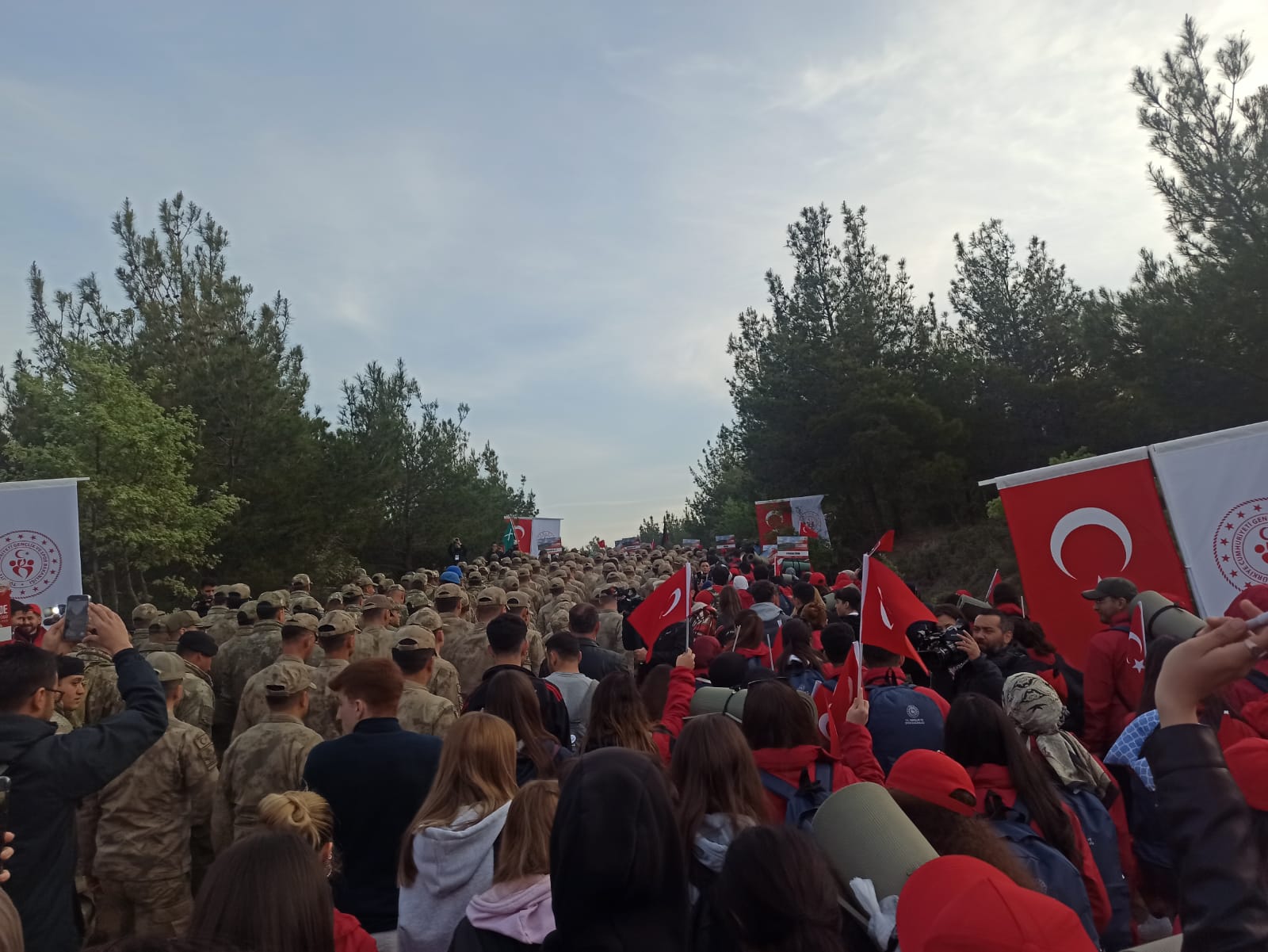 Çanakkale’de binlerce kişi 57’nci Alay’ın izinde yürüdü