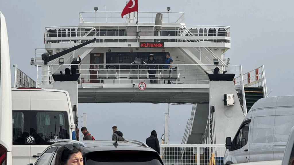 Çanakkale'de feribot seferleri durduruldu