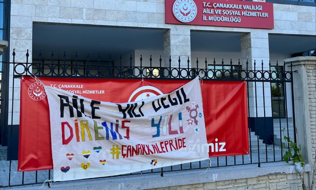 Çanakkale’de aile yürüyüşüne LGBTİ+’lardan tepki