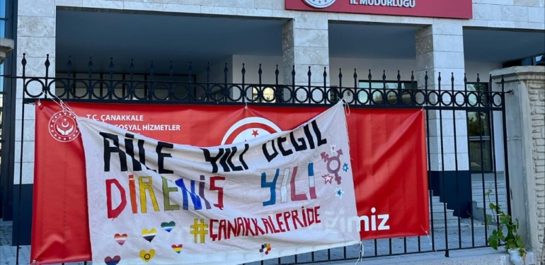 Çanakkale’de aile yürüyüşüne LGBTİ+’lardan tepki