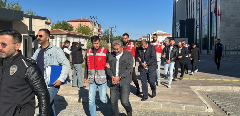 Çanakkale’de emekli öğretmeni 25 milyon TL dolandıran 8 şüpheli daha yakalandı