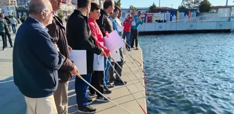 Çanakkale’de görme engelliler kordona korkuluk istedi: “Denize düşüyoruz”