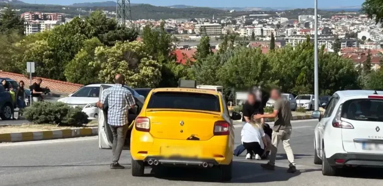 Çanakkale’de sınava giden anne ve kıza araba çarptı