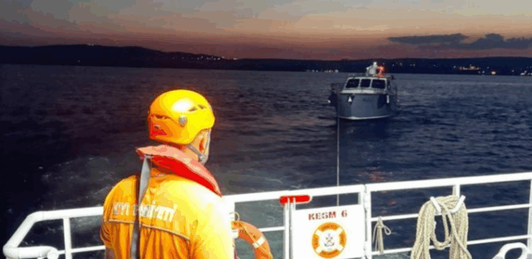 Çanakkale Boğazı’nda sürüklenen teknedeki 6 kişi kurtarıldı