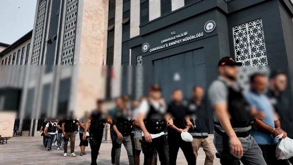 İstanbul'dan Çanakkale'ye göçmen getiren 3 kaçakçı tutuklandı