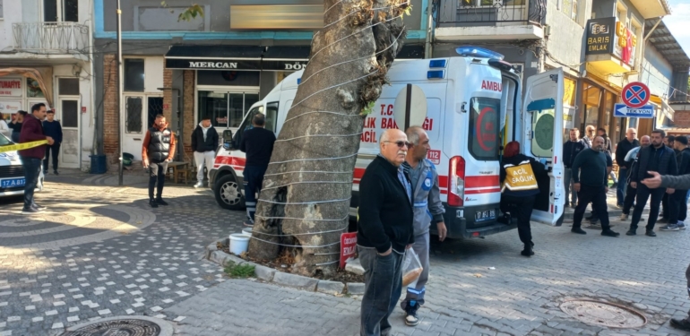 Ezine’de eşini iş yerinde tüfekle vurarak öldürdü